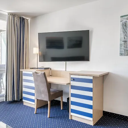 Strandrose An Der Seebruecke